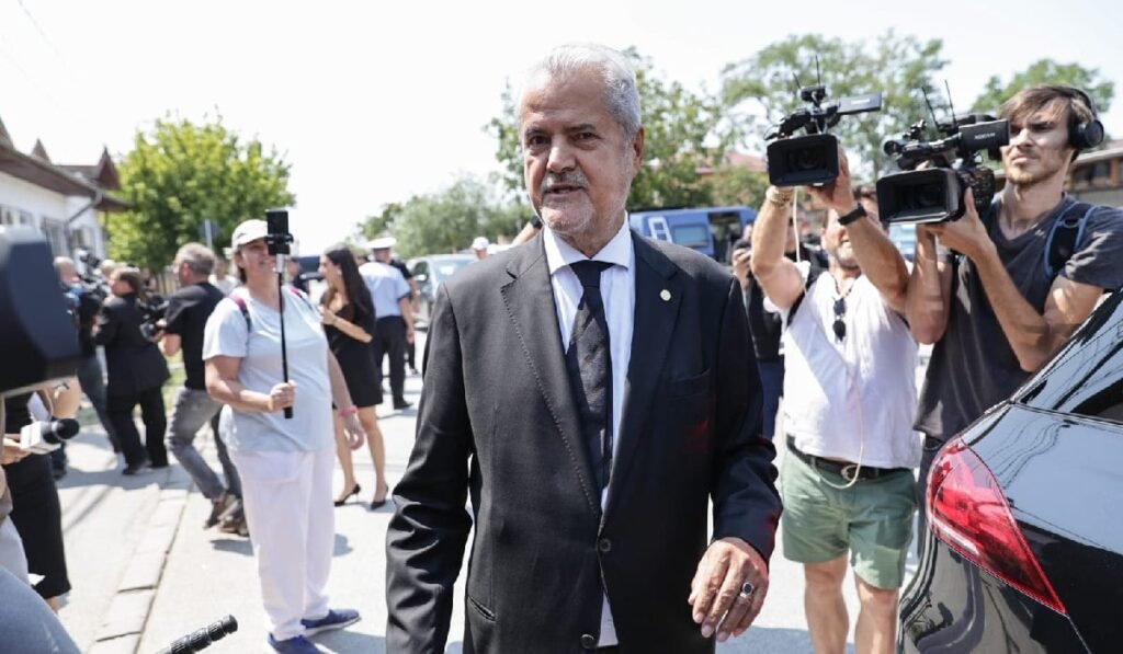 Adrian Năstase, declarații după înmormântarea lui Ion Iliescu: „Face parte din istoria noastră”. Ce spune despre marii absenți 