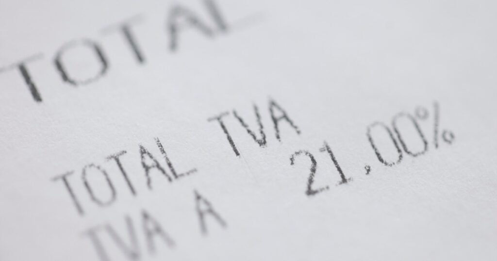 De la 1 septembrie, firmele mici vor fi scutite de la plata TVA de la 395.000 de lei, față de 300.000 de lei cât e în prezent plafonul