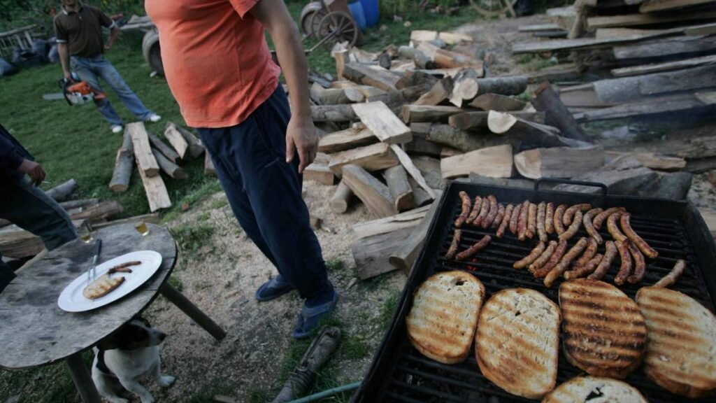 Faci grătar? Fumezi? Atenție, intră în funcțiune Legea Mirosurilor, cu amenzi uriașe!