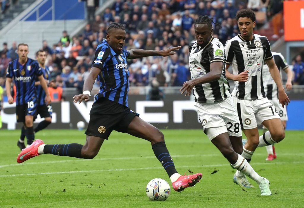 LIVE Inter – Udinese, în etapa #2 din Serie A » Cristi Chivu, față în față cu Răzvan Sava LIVE Inter - Udinese, în etapa #2 din Serie A » Cristi Chivu, față în față cu Răzvan Sava