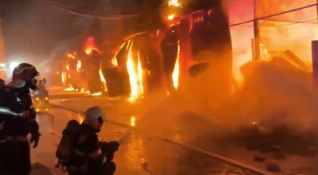 O parte din structura clădirii s-a prăbușit