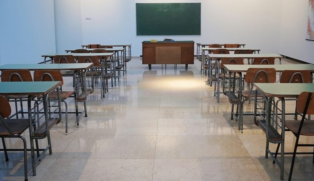 Oamenii au mai puțini copii: Asta înseamnă că ne apropiem de sfârșitul lumii?