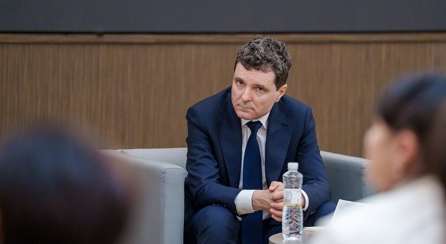 Președintele Nicușor Dan intervine în cazul livratorului străin agresat Președintele Nicușor Dan intervine în cazul livratorului străin agresat