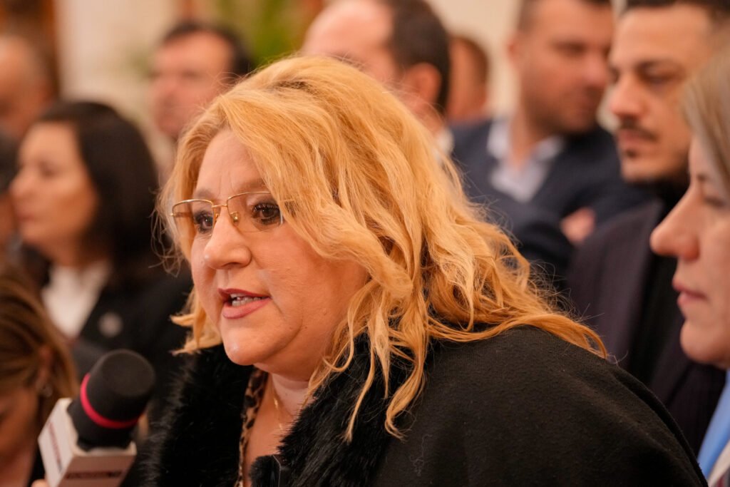 Protest al Noii Drepte şi SOS România în faţa Primăriei Capitalei pe tema migranţilor Protest al Noii Drepte şi SOS România în faţa Primăriei Capitalei pe tema migranţilor