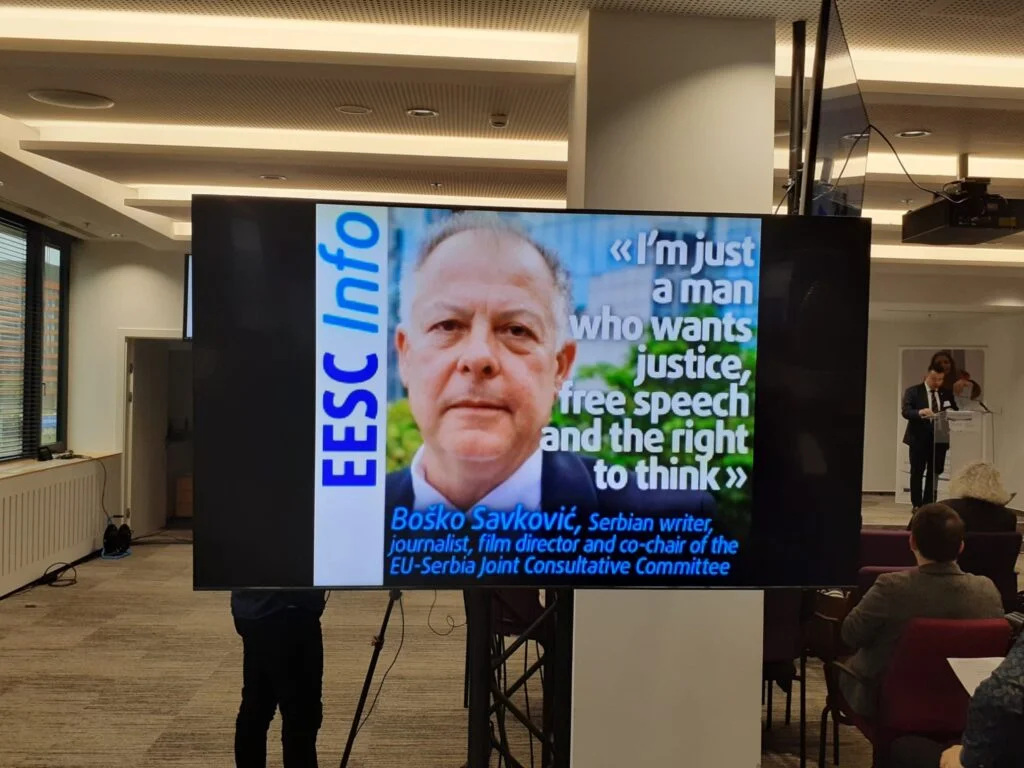 Se anunță o toamnă fierbinte în Serbia Se anunță o toamnă fierbinte în Serbia