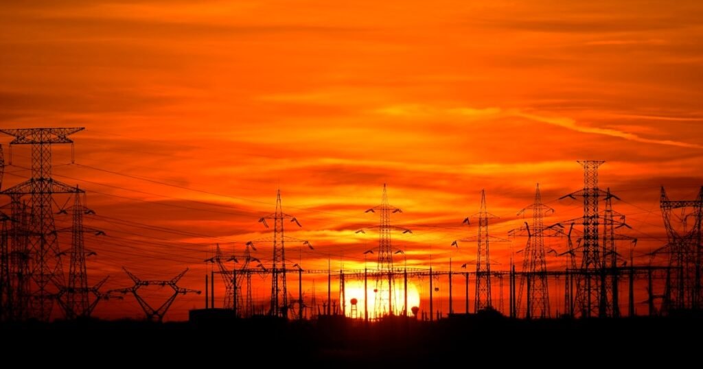 Taxă majorată la facturile de energie electrică. Creșterea va fi minoră, dar va afecta toți consumatorii