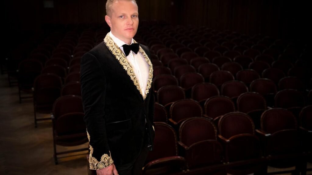 Tenorul ȘTEFAN von KORCH deschide stagiunea Filarmonicii Arad cu lucrarea sa „semnătură” -„Carmina Burana”