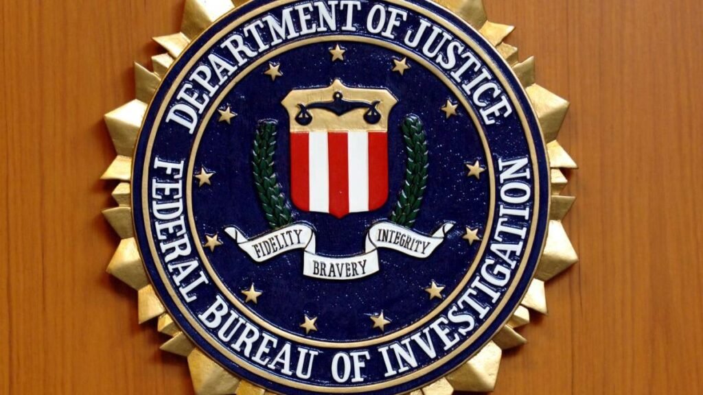 20 de agenți FBI au fost concediați întrucât au îngenuncheat la protestele antirasiale din 2020