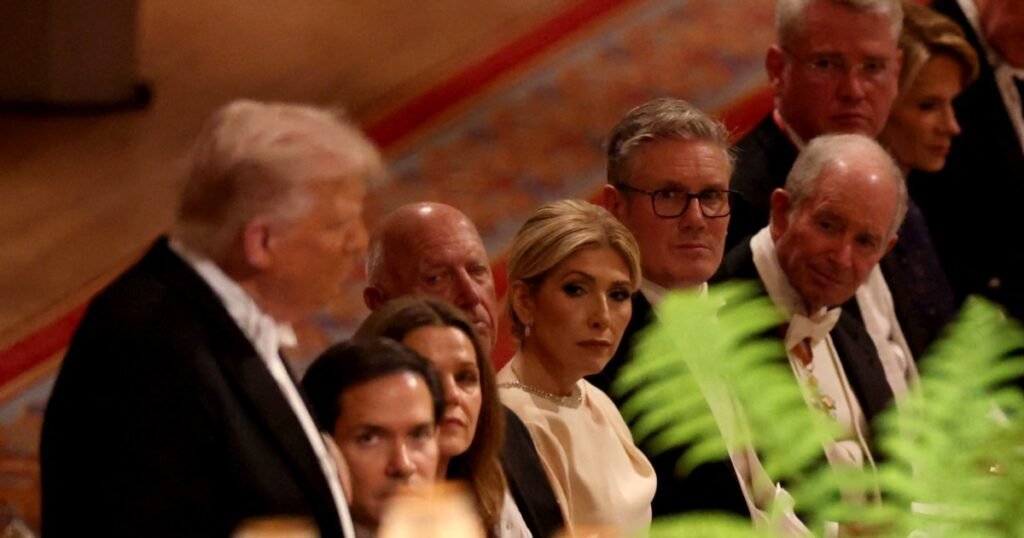 A doua zi a vizitei lui Donald Trump în Marea Britanie. Accentul se mută de pe fast regal pe chestiuni politice