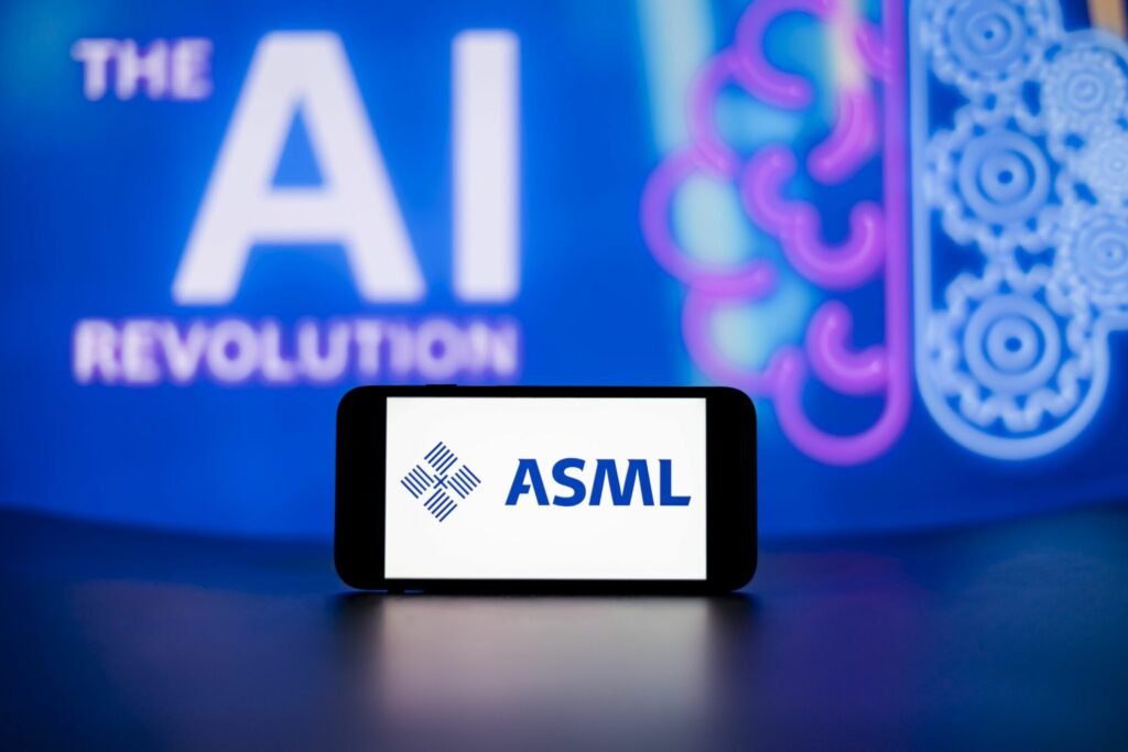 ASML investește în Mistral AI și devine cel mai mare acționar al startup-ului francez