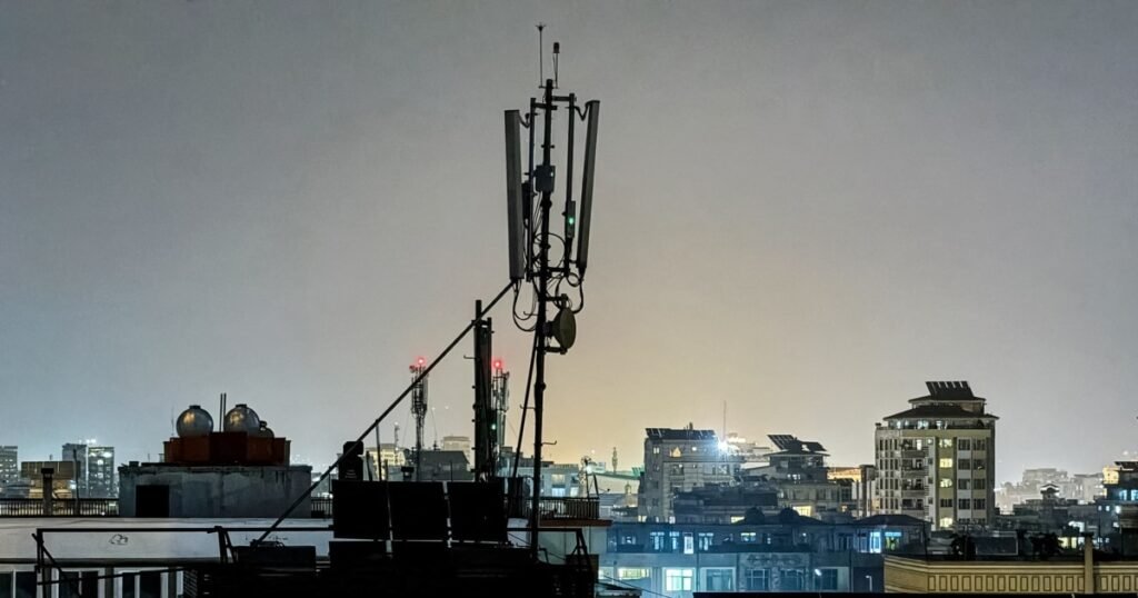 Afganistanul, în întuneric după ce talibanii au impus întreruperea totală a comunicațiilor la nivel național