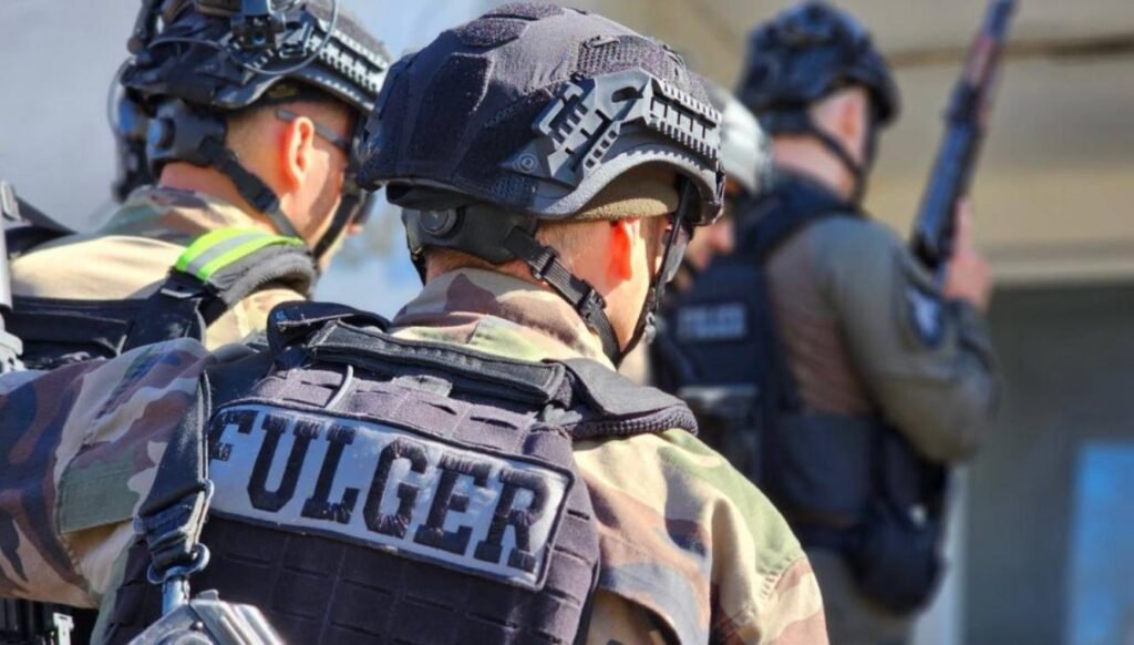 Alegeri Moldova 2025. Peste 100 de oameni, printre care politicieni și pușcăriași, sunt vizați de percheziții din cauza pregătirii unor destabilizări în masă coordonate din Rusia Membri ai Brigăzii Fulger. Imagine cu caracter ilustrativ Captură politia.md