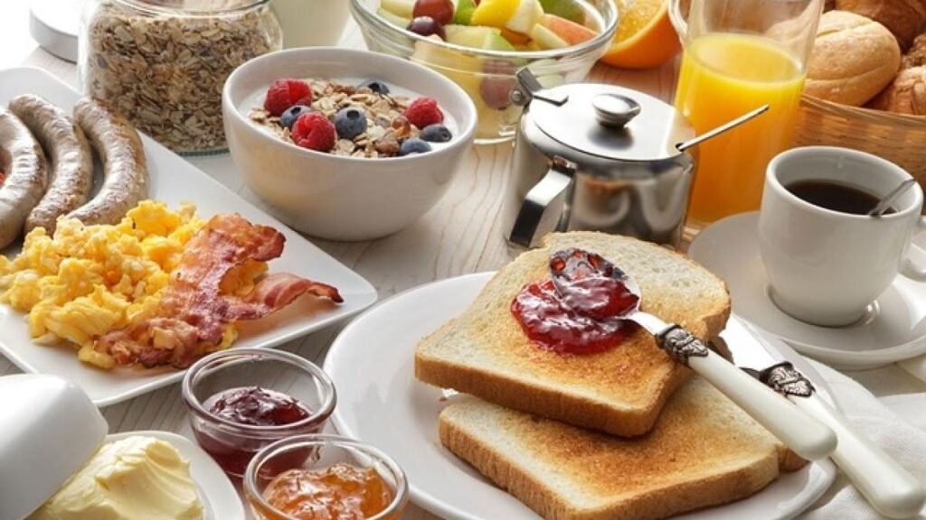 Alimente pe care să le eviți la micul dejun. Care sunt variantele sănătoase Alimente pe care să le eviți la micul dejun. Care sunt variantele sănătoase