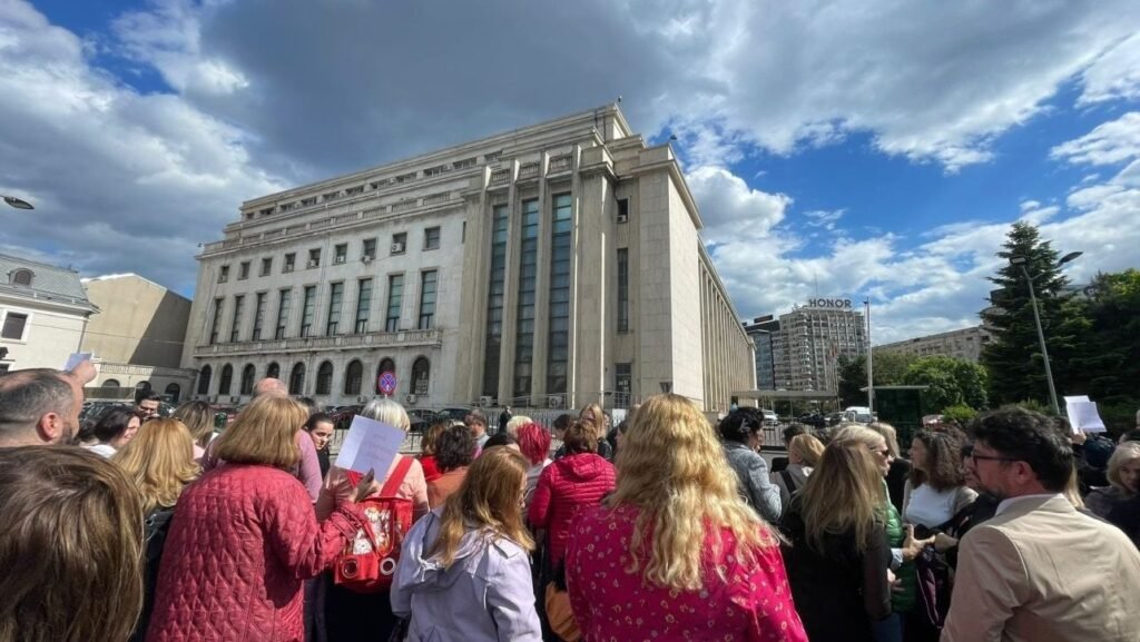 Angajații Guvernului Bolojan, nervoși după ce s-au cerut liste cu participanții la protest: „Practici de poliție politică”