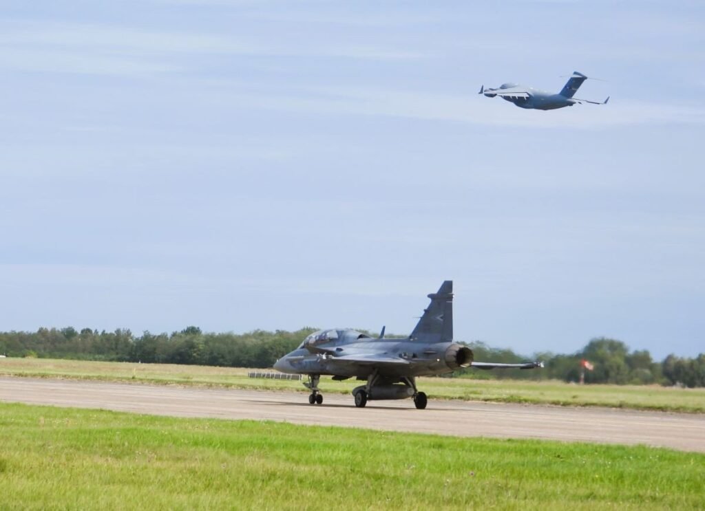 Avioane de luptă ungare au interceptat cinci aeronave militare rusești deasupra Mării Baltice Avioane de luptă ungare au interceptat cinci aeronave militare rusești deasupra Mării Baltice