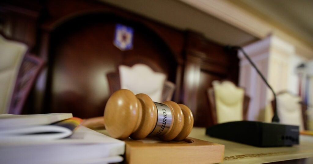 Curtea Constituțională analizează nouă contestații la pachetul de legi privind reducerea deficitului bugetar Curtea Constituțională analizează nouă contestații la pachetul de legi privind reducerea deficitului bugetar
