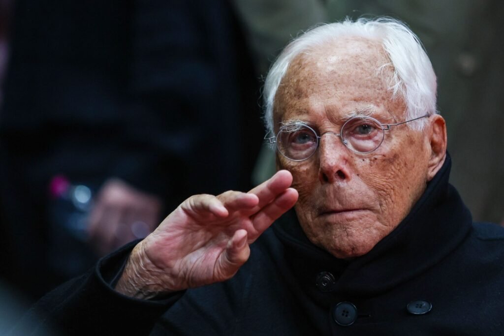 Designerul italian Giorgio Armani a murit la 91 de ani