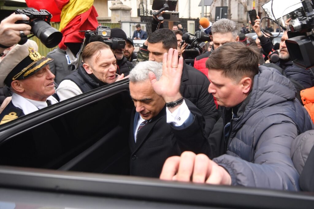 Grup paramilitar cu 65 de explozive și pistoale, oprit la București