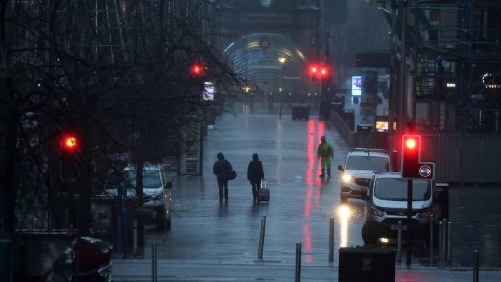 METEO. Cod portocaliu de ploi torențiale și vijelii în vestul țării METEO. Cod portocaliu de ploi torențiale și vijelii în vestul țării