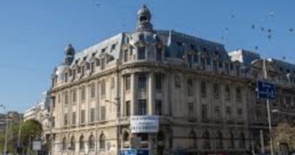 Mii de locuri la universități, la admiterea din toamnă. Cu 20% mai puțini absolvenți de liceu, unii optează pentru angajare Mii de locuri la universități, la admiterea din toamnă. Cu 20% mai puțini absolvenți de liceu, unii optează pentru angajare