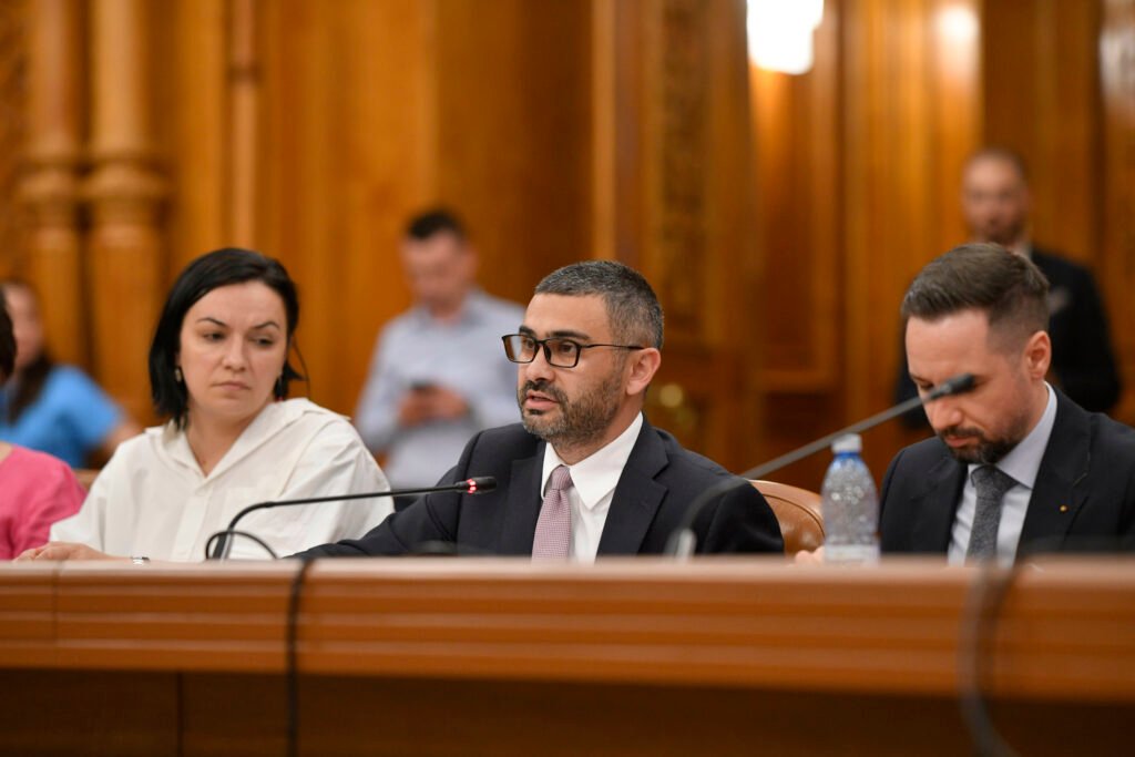 Ministrul Muncii spune că pensiile ar trebui plătite pe card Ministrul Muncii spune că pensiile ar trebui plătite pe card
