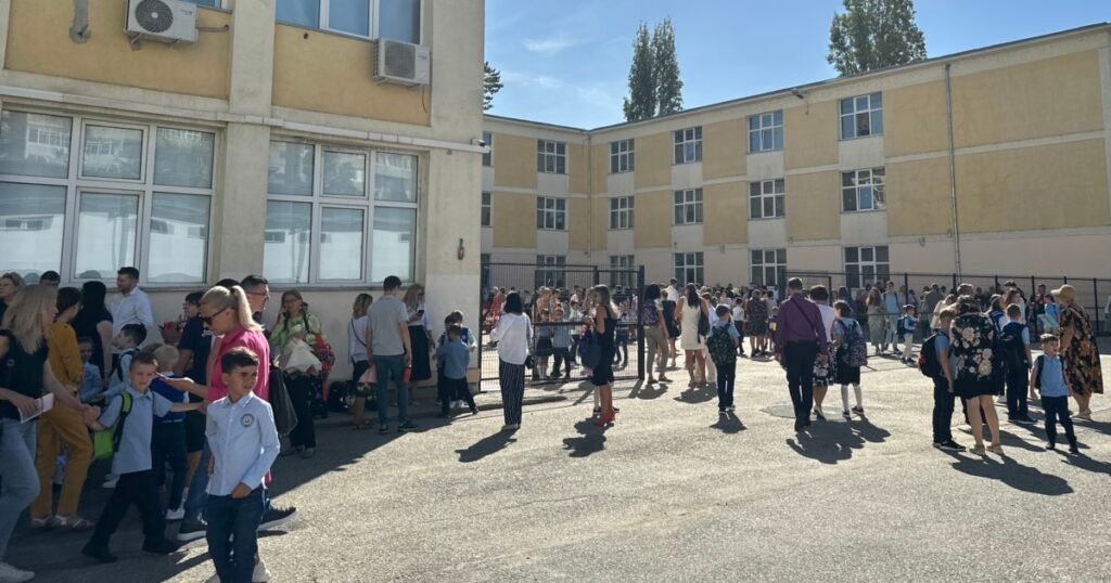 Noi amenințări primite de școli și spitale din 24 de județe din România. Este verificat un posibil suspect Noi amenințări primite de școli și spitale din 24 de județe din România. Este verificat un posibil suspect