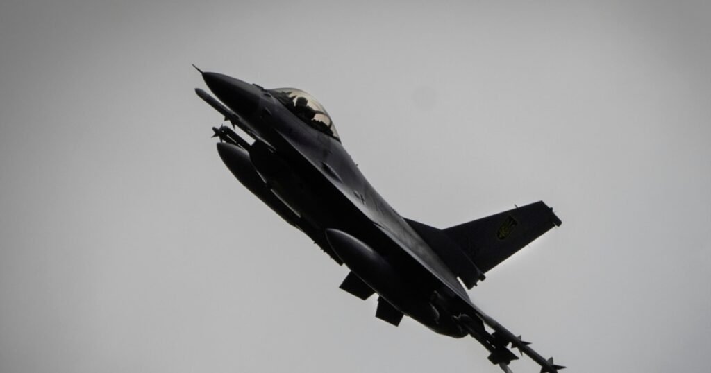 O dronă Geran, folosită de Rusia în atacurile asupra Ucrainei, a pătruns sâmbătă în spațiul aerian românesc. Piloții au decis să nu riposteze O dronă Geran, folosită de Rusia în atacurile asupra Ucrainei, a pătruns sâmbătă în spațiul aerian românesc. Piloții au decis să nu riposteze