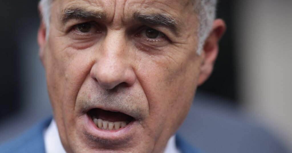 Planul lui Călin Georgescu: leul egal cu lira sterlină. Suveranistul, ironizat online: „E un leu dacic folosit de Illuminati” Planul lui Călin Georgescu: leul egal cu lira sterlină. Suveranistul, ironizat online: „E un leu dacic folosit de Illuminati”