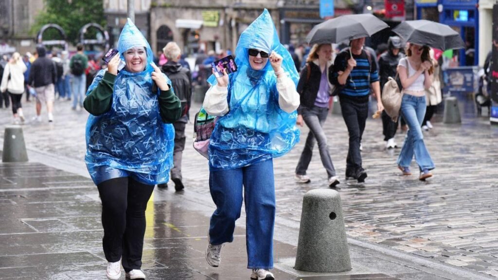 Ploi și vânt în toată țara până vineri seara