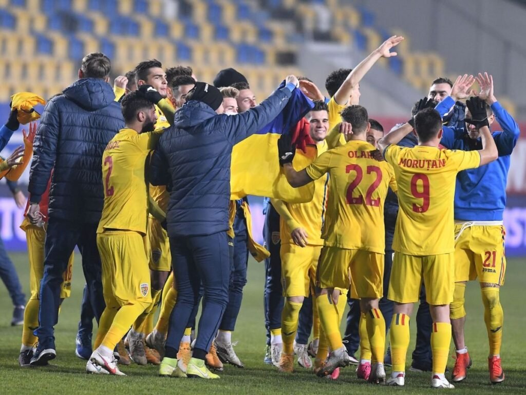 Fotbalistii romani printre care Ianis Hagi se bucura dupa calificarea la Campionatul European din 2021 in urma meciului de fotbal dintre Romania U21 si Danemarca U21, desfasurat fara spectatori pe Stadionul Ilie Oana din Ploiesti, marti 17 noiembrie 2020