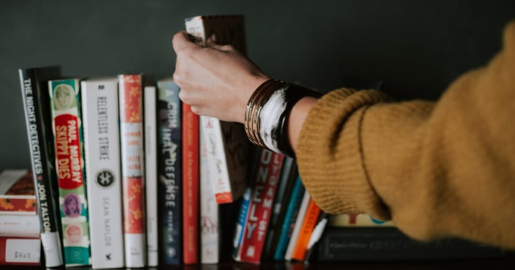 Românii nu mai vor să deschidă vreo carte: doar 7% din populație mai citește. Suntem pe ultimul loc în UE. „Cifrele sunt îngrozitoare”