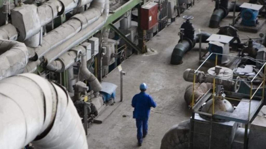 Șomajul tehnic, prelungit pentru toți angajații Combinatului Siderurgic Galați încă o lună