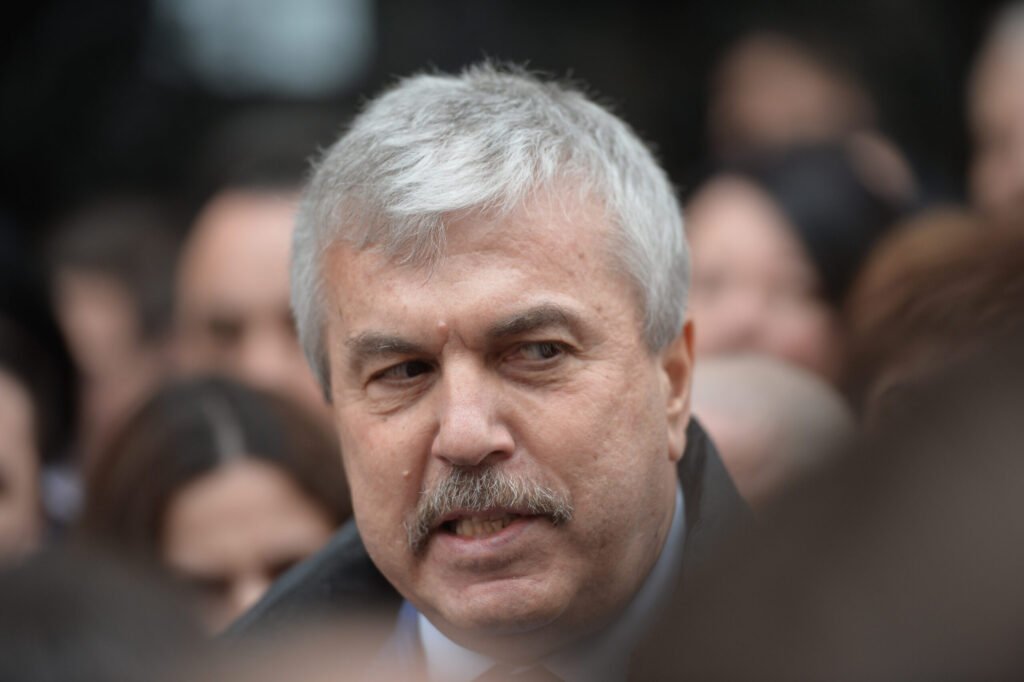 Un europarlamentar român cere UE să ia măsuri urgente pentru salvarea industriei oțelului