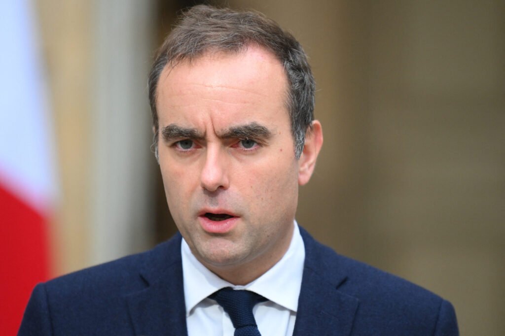 Președintele Emmanuel Macron îl numește din nou în funcție pe premierul Sébastien Lecornu, într-o mișcare șocantă