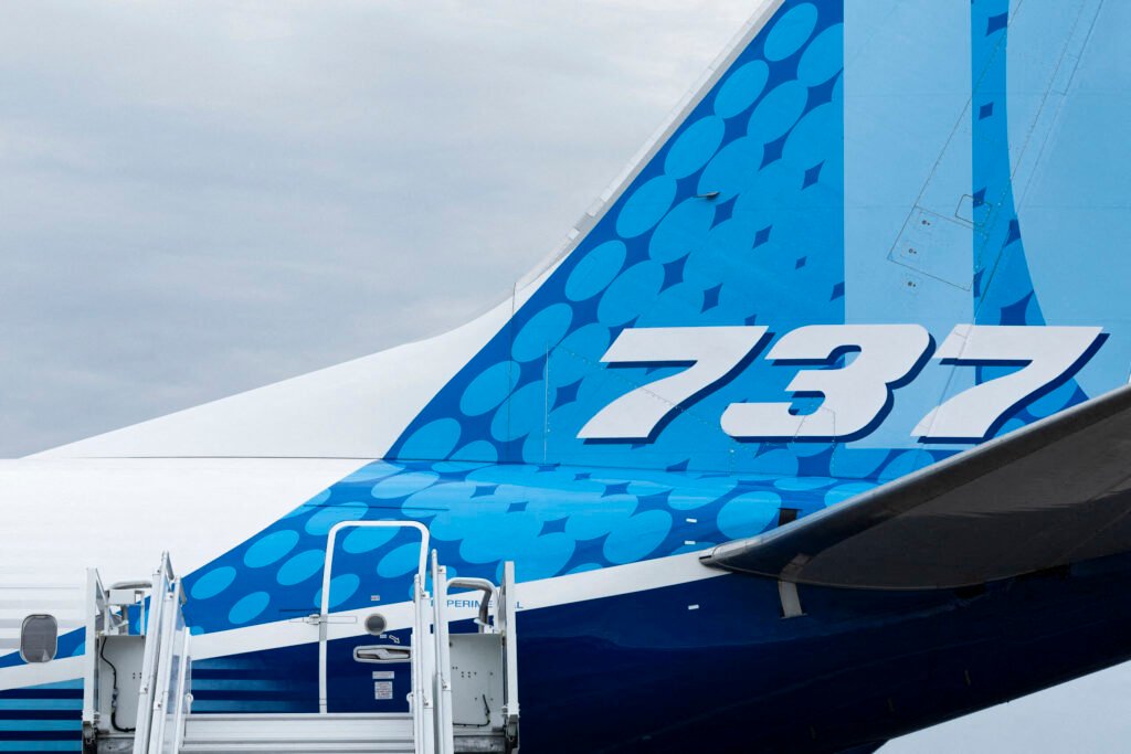 Un balon meteorologic pare să fie obiectul misterios care a lovit un Boeing la 11.000 de metri