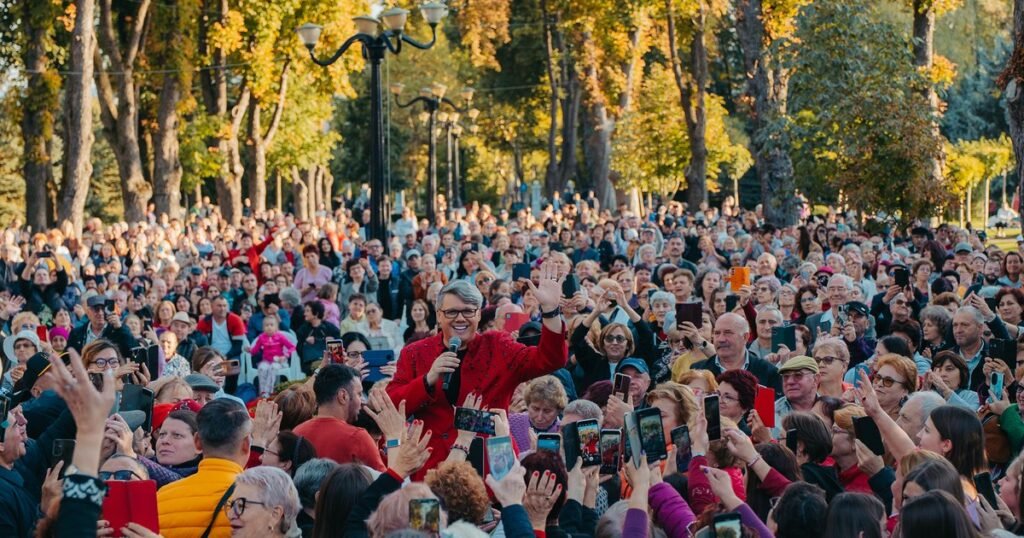 Artiștii au trecut pe onorarii de criză. Concertul lui Fuego la Vaslui, de trei ori mai puțini bani ca anul trecut