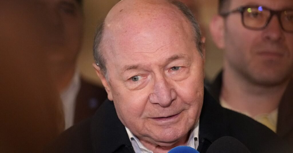 Băsescu îl sfătuiește pe Nicușor Dan să schimbe Guvernul în câteva luni. Ce spune despre rotativa cu PSD