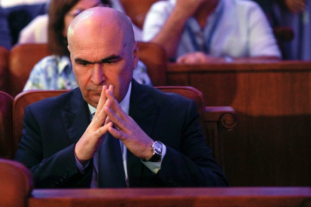 Bolojan, lungul drum de la pompier la lider. Ce notă îi dai la 100 de zile de guvernare?