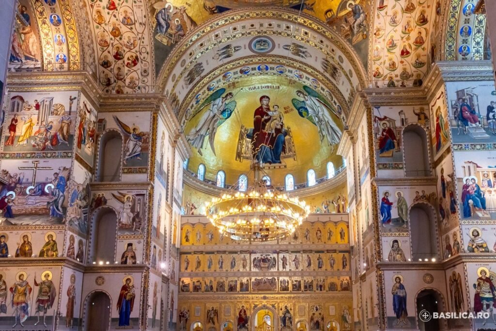 Catedrala Națională nu este vinovată că nu avem suficiente spitale, porturi sau autostrăzi, spune consilierul președintelui Nicușor Dan Iconostasul catedralei Mântuirii Neamului