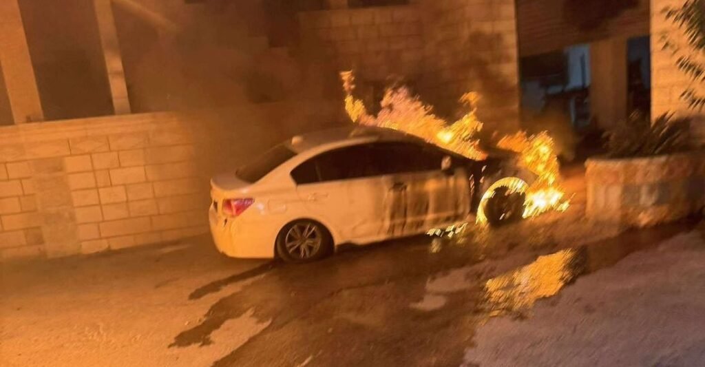 Colonişti israelieni au incendiat mai multe vehicule palestiniene lângă Ramallah