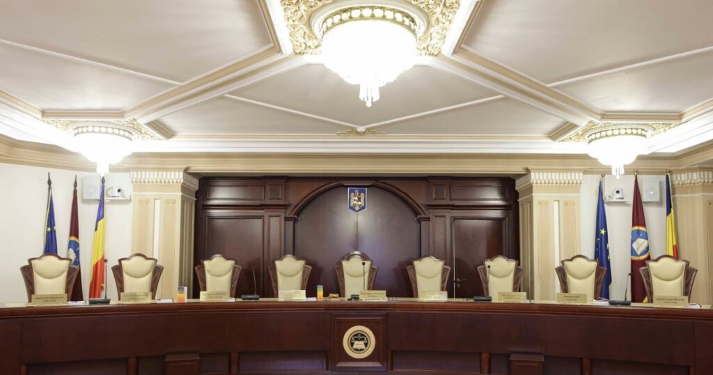 De ce ar putea fi respinsă la CCR legea care schimbă regulile pentru pensiile private. Explicațiile unui fost judecător constituțional