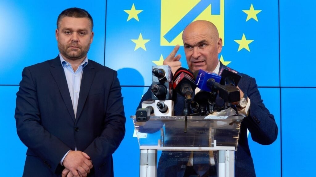 Fifor, Budăi și Câciu spun ce li se dictează Ciprian Ciucu (stânga, alături de Ilie Bolojan) este prim vicepreședinte PNL și primarul Sectorului 6. Foto: Profimedia