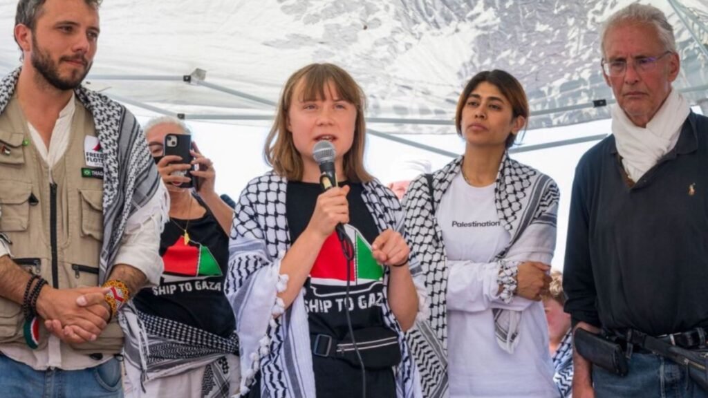Forțele israeliene au urcat la bordul flotilei pe care se află Greta Thunberg /Activista Greta Thunberg se află printre persoanele reținute de forțele israeliene Forțele israeliene au urcat la bordul flotilei pe care se află Greta Thunberg /Activista Greta Thunberg se află printre persoanele reținute de forțele israeliene