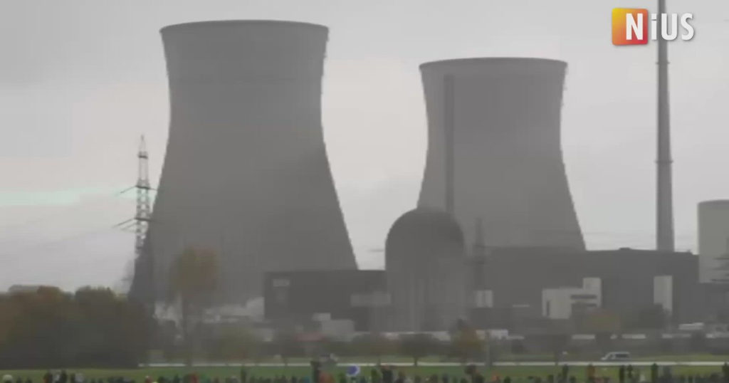 Germania a demolat două turnuri nucleare uriașe. Momentele spectaculoase care au surprins prăbușirea Germania a demolat două turnuri nucleare uriașe. Momentele spectaculoase care au surprins prăbușirea