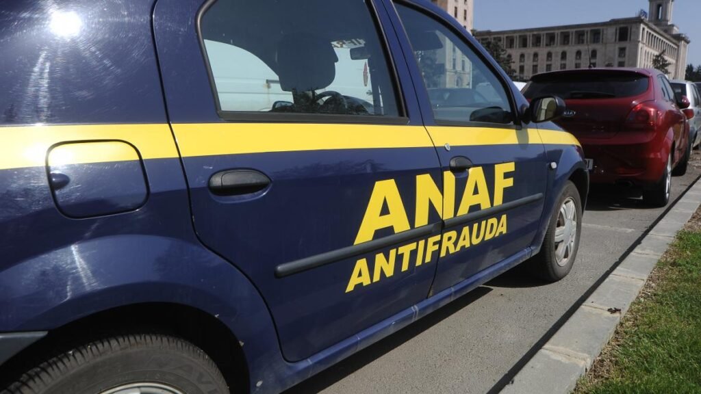 Inspector antifraudă prins în flagrant în timp ce primea mită de 3.000 de lei