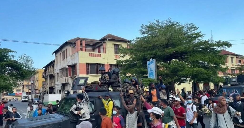 Lovitură de stat în Madagascar. O unitate militară anunță că a preluat controlul armatei
