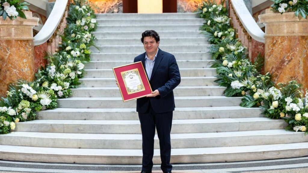 Maestrul Cristian Măcelaru a primit titlul de Cetățean de Onoare al Municipiului București