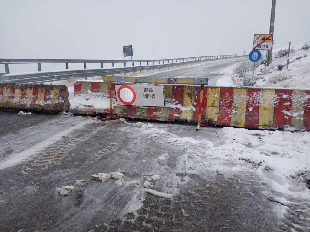 Transalpina s-a închis din cauza ninsorii. Foto: Facebook /Meteoplus.