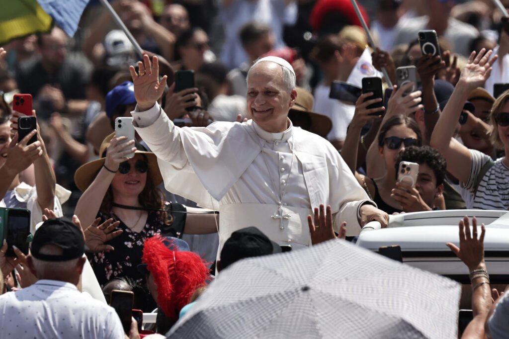 Papa Leon anulează una dintre cele mai discutabile reforme ale predecesorului său