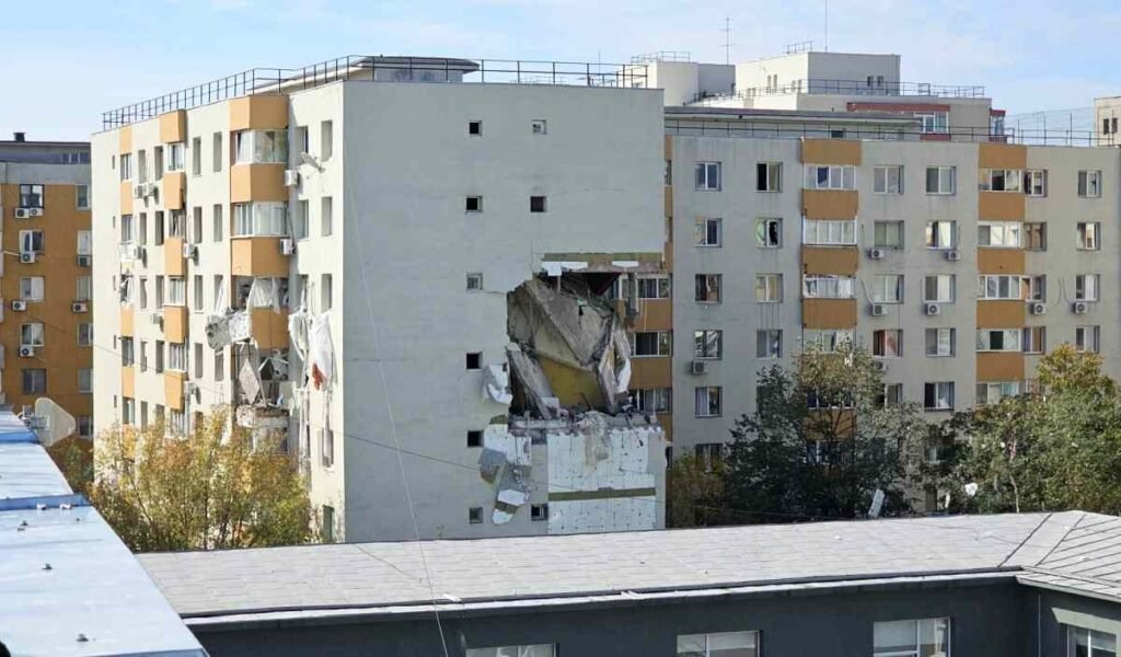 Blocul din Rahova, la câteva ore după explozie. Foto: Cristian Otopeanu / Libertatea